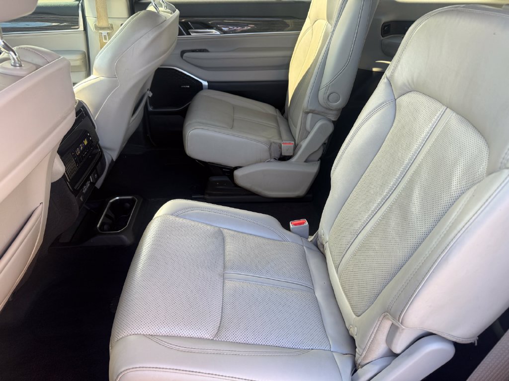 Used 2022 Jeep Wagoneer Series II w/ Flexible Seating Group AWD/4WD image 23