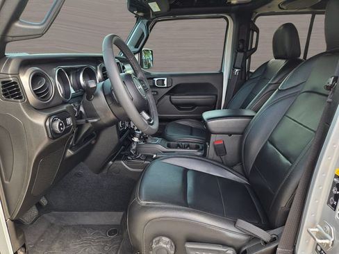 Used 2023 Jeep Gladiator Sport AWD/4WD image 22