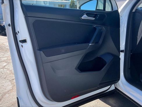 Used 2018 Volkswagen Tiguan S w/ 3rd Row Seat Package AWD/4WD image 20