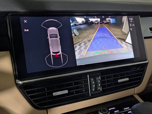 Certified 2023 Porsche Cayenne Platinum Edition image 31