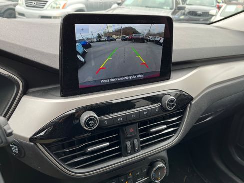 Certified 2022 Ford Escape SE w/ Cold Weather Package image 17