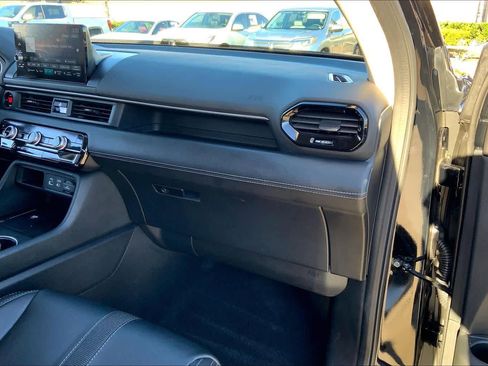 Used 2023 Honda Pilot Touring image 18