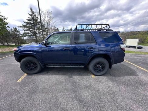 Used 2021 Toyota 4Runner Venture w/ Moonroof Package AWD/4WD image 6