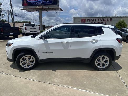 Certified 2024 Jeep Compass Latitude AWD/4WD image 40