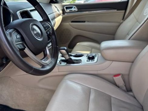 Used 2016 Jeep Grand Cherokee Overland w/ Advanced Technology Group AWD/4WD image 3
