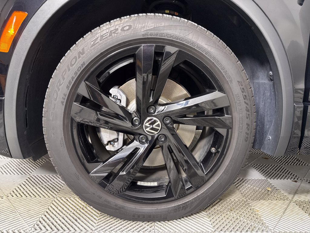 Used 2024 Volkswagen Tiguan SE R-Line FWD image 22