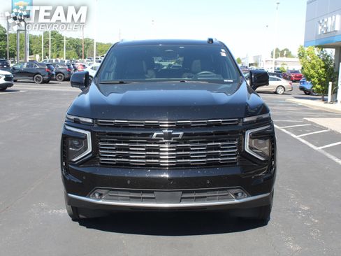 Used 2025 Chevrolet Tahoe High Country AWD/4WD image 9
