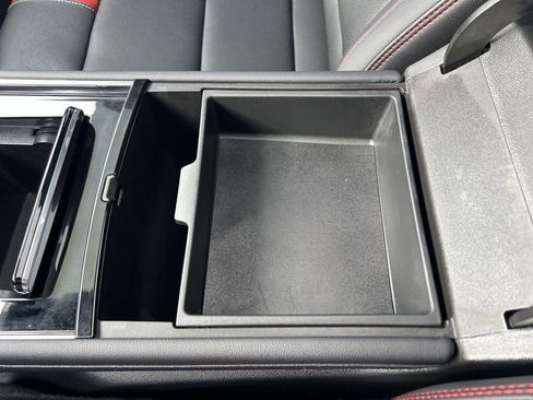 Used 2025 Chevrolet Traverse RS image 41