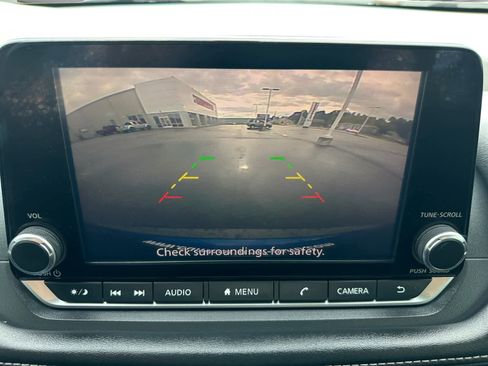 Used 2021 Nissan Rogue S FWD image 21