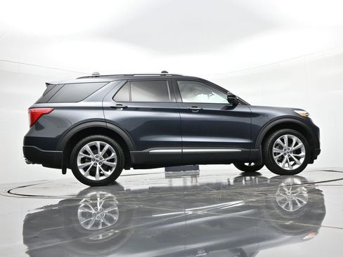 Used 2022 Ford Explorer Platinum w/ Equipment Group 601A AWD/4WD image 31