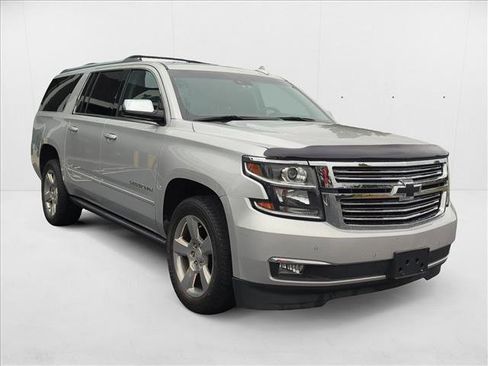 Used 2019 Chevrolet Suburban Premier image 3