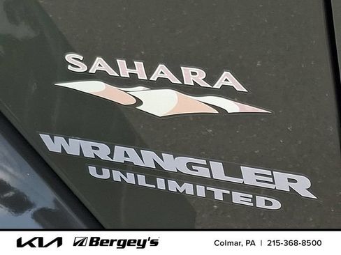 Used 2015 Jeep Wrangler Unlimited Sahara w/ Connectivity Group AWD/4WD image 31