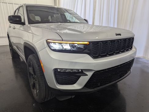 New 2025 Jeep Grand Cherokee Limited image 5
