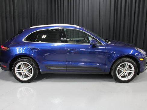 Certified 2025 Porsche Macan image 8
