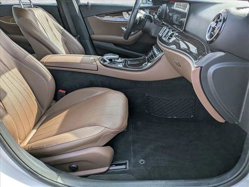 Used 2019 Mercedes-Benz E 300 4MATIC image 21
