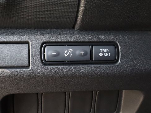 Used 2024 Nissan Frontier SV image 16