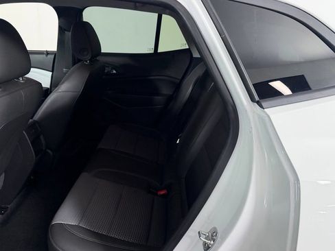 Used 2025 Chevrolet Trax LT FWD image 26