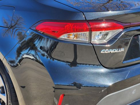 Used 2022 Toyota Corolla LE image 5