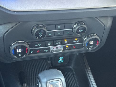 Used 2025 Ford Bronco Outer Banks AWD/4WD image 21
