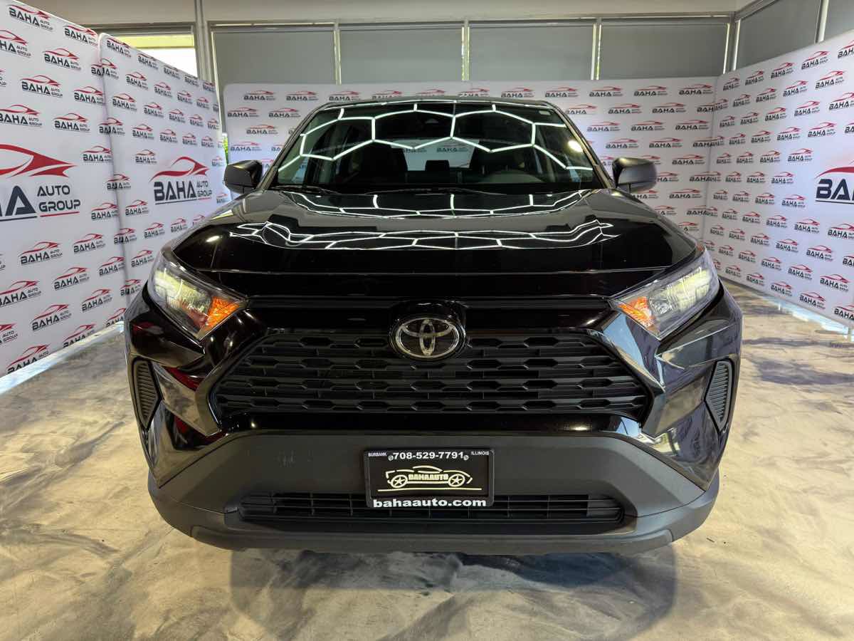 Used 2022 Toyota RAV4 LE FWD image 2