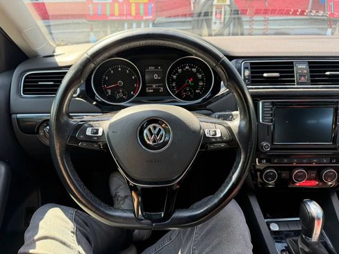 Used 2017 Volkswagen Jetta SEL FWD image 17