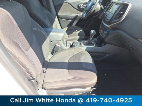 Used 2015 Jeep Cherokee Latitude w/ Comfort/Convenience Group AWD/4WD image 21