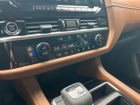Used 2023 Nissan Pathfinder Platinum FWD image 23