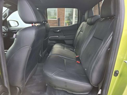 Used 2023 Toyota Tacoma TRD Off-Road w/ TRD Premium Off Road Package image 12