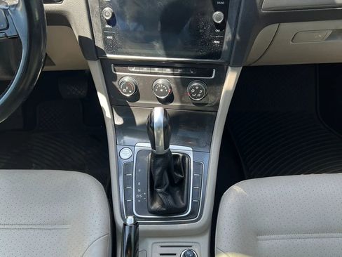 Used 2018 Volkswagen Golf SE FWD image 13