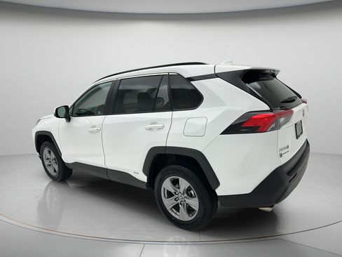 Used 2023 Toyota RAV4 LE AWD/4WD image 4