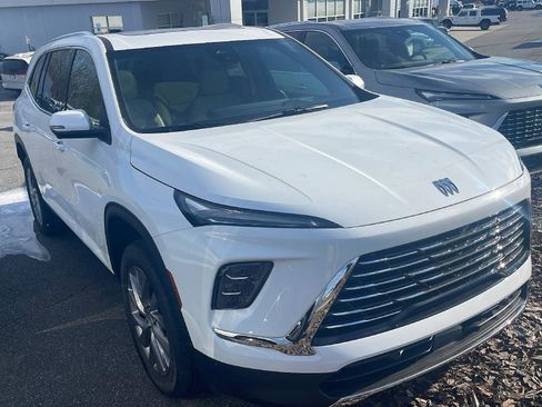 Used 2025 Buick Enclave Preferred w/ Power Package image 3