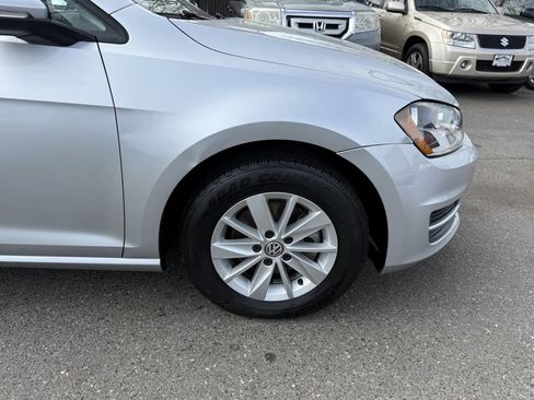 Used 2016 Volkswagen Golf S image 16