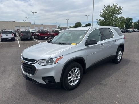 Used 2021 Chevrolet Traverse LS FWD image 3
