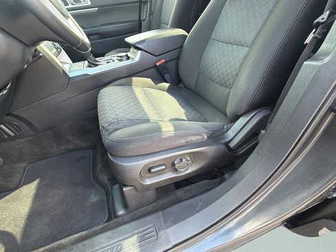Used 2015 Ford Explorer XLT w/ Equipment Group 201A image 21