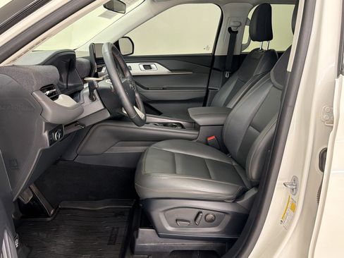 Certified 2025 Ford Explorer Active w/ Active Comfort Package AWD/4WD image 5