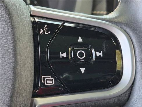 Used 2020 Volvo XC60 T5 R-Design w/ Protection Package Premier FWD image 11