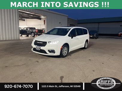 New 2026 Chrysler Pacifica Select