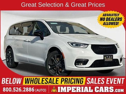 New 2026 Chrysler Pacifica Select image 1