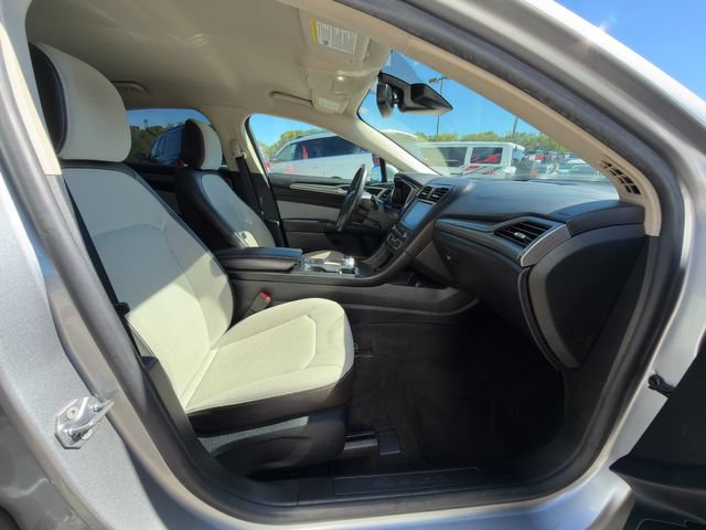 Used 2020 Ford Fusion SE w/ Equipment Group 151A FWD image 9