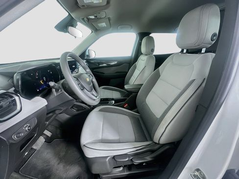 Used 2025 Chevrolet TrailBlazer LT w/ Driver Confidence Package FWD image 13