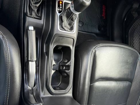 Used 2021 Jeep Wrangler Unlimited Sahara w/ Uconnect 4C Nav & Sound Group AWD/4WD image 24