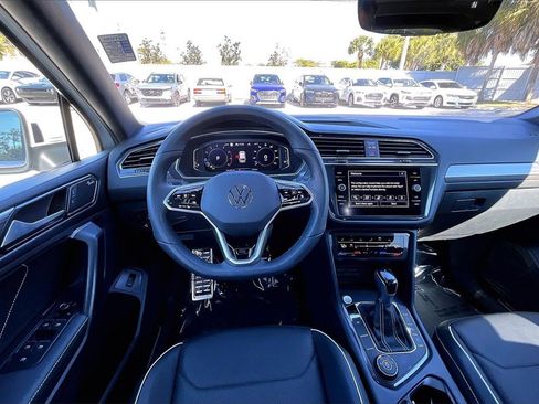 Certified 2022 Volkswagen Tiguan SEL R-Line image 19