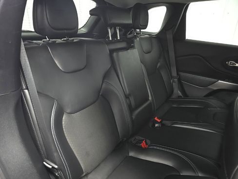 Used 2020 Jeep Cherokee Latitude Plus w/ Cold Weather Group image 16