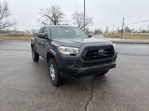 Used 2021 Toyota Tacoma SR image 4