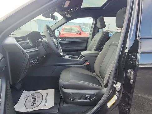 New 2025 Jeep Grand Cherokee Laredo X w/ Luxury Tech Group I image 29