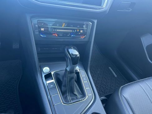 Used 2022 Volkswagen Tiguan SE image 49