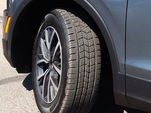 Used 2018 Volkswagen Tiguan SE w/ Panoramic Sunroof Package image 5