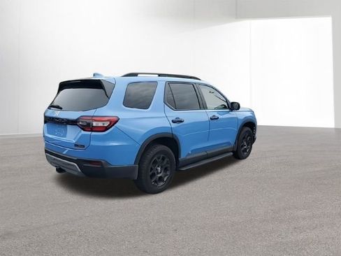Used 2023 Honda Pilot TrailSport image 9