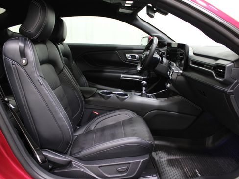 Used 2025 Ford Mustang GT Premium image 29