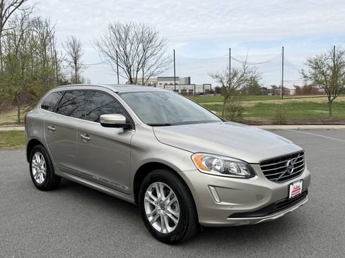 Used 2016 Volvo XC60 T5 Premier w/ Proximity Package image 8